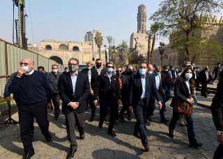 رئيس الوزراء يتفقد أعمال تطوير وتوسعة الطريق الدائرى حول القاهرة الكبرى