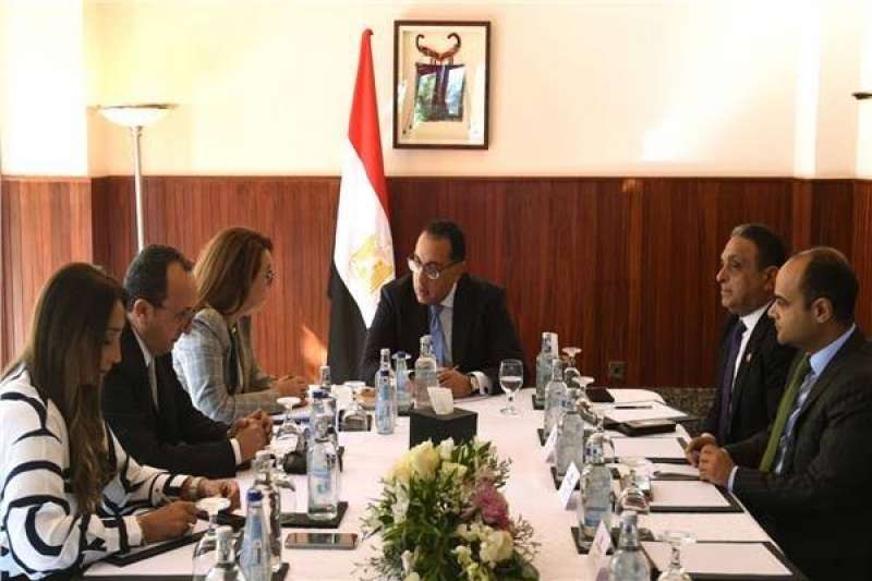 خلال الاجتماع